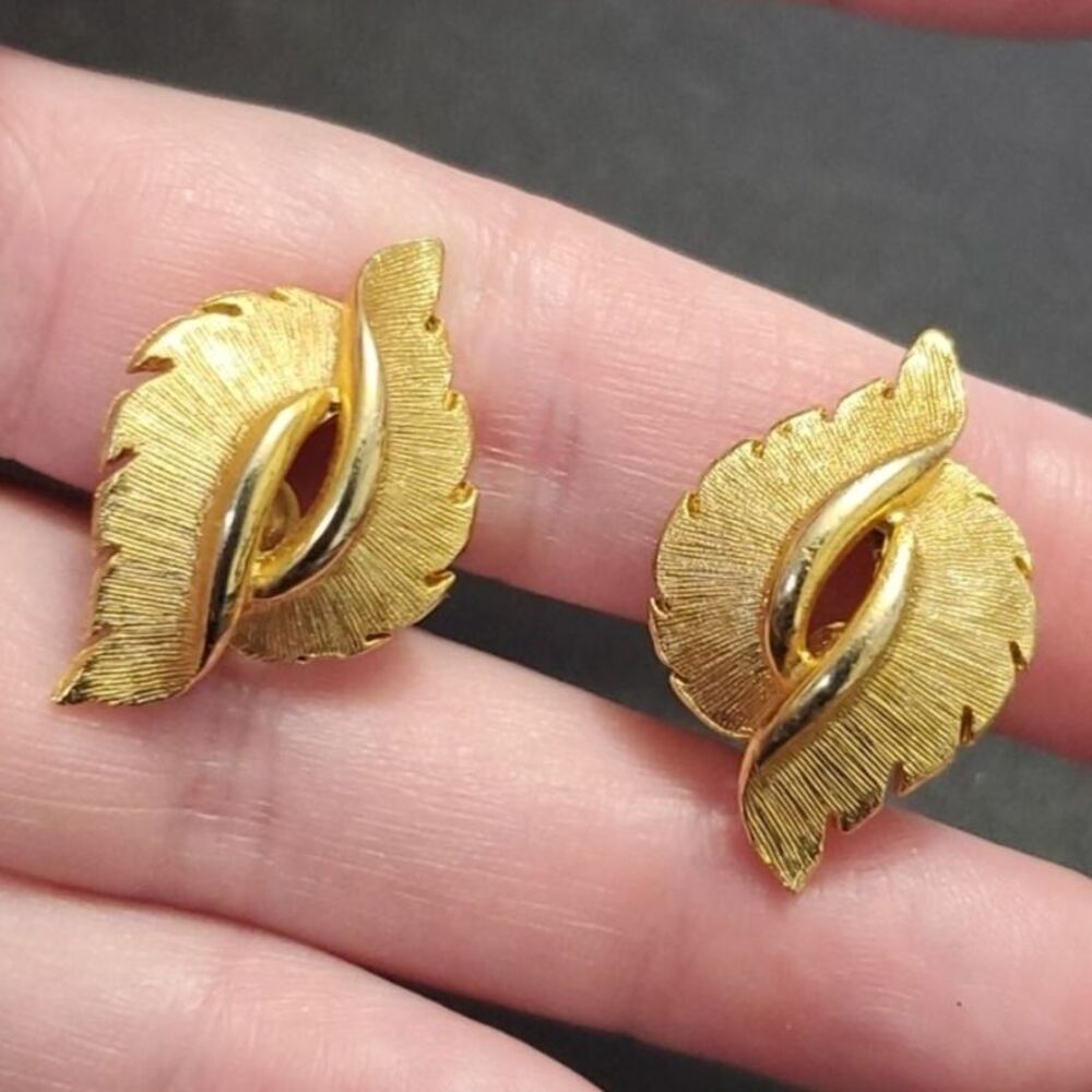Vintage gold tone clip on earrings